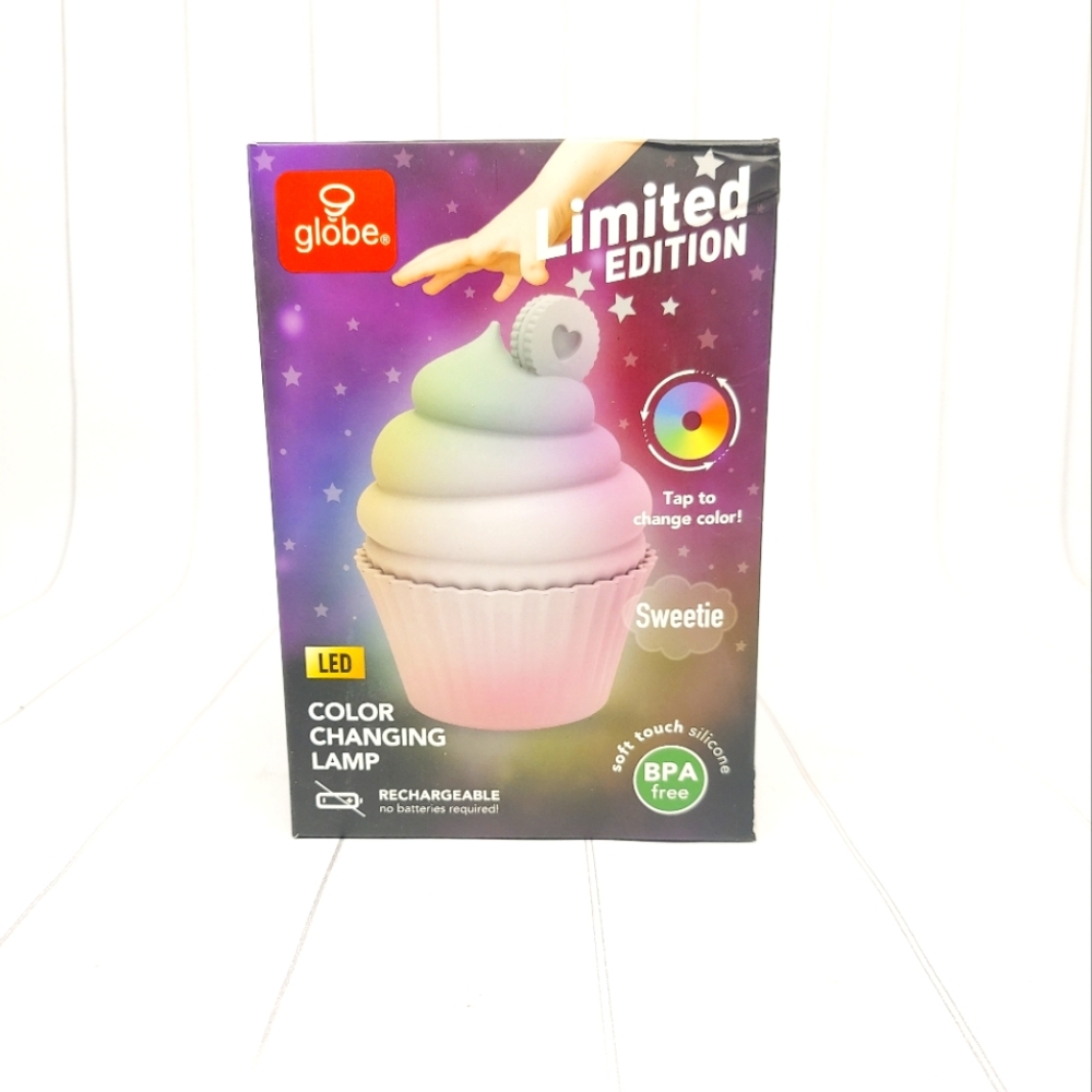 Limited Edition Sweetie The Cupcake LED Color Chaning Lamp NIP
